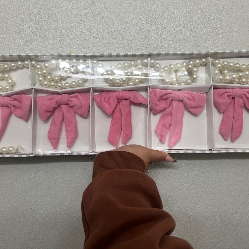 Granville Lane Pink Bow & Pearl Garland